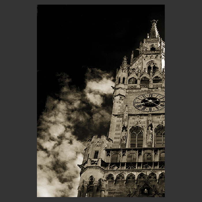 Dunkel ums Rathaus